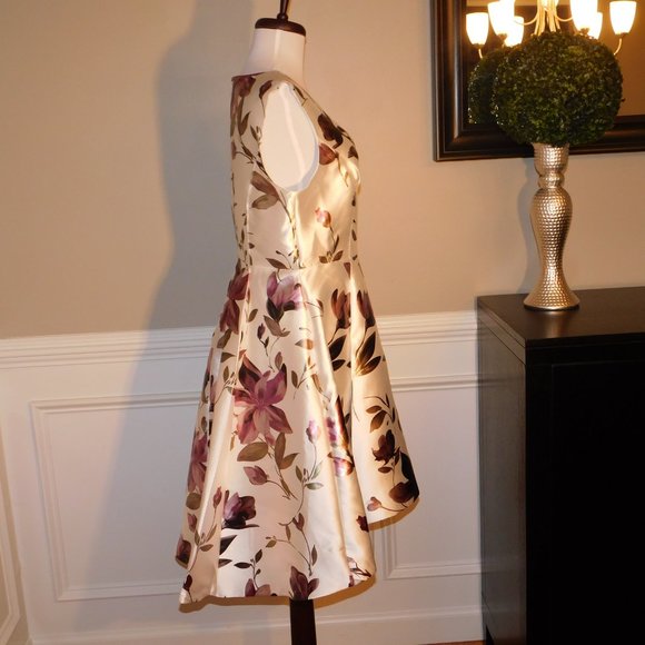 Cream Floral Asymmetrical Hem Dress - Size 8 - BRAND NEW - Picture 2 of 4